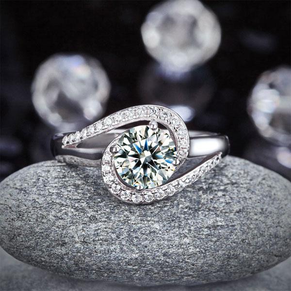 Twist Bezel 1.25 Carat Round Cut Sapphire Ring